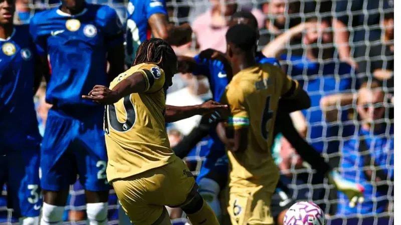 تصمیم جنجالی: VAR چلسی را نجات داد (عکس)
