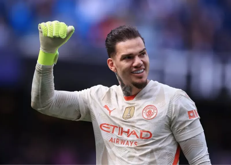 پیشنهاد جدید برای ادرسون: رقابت فنرباغچه با گالا!