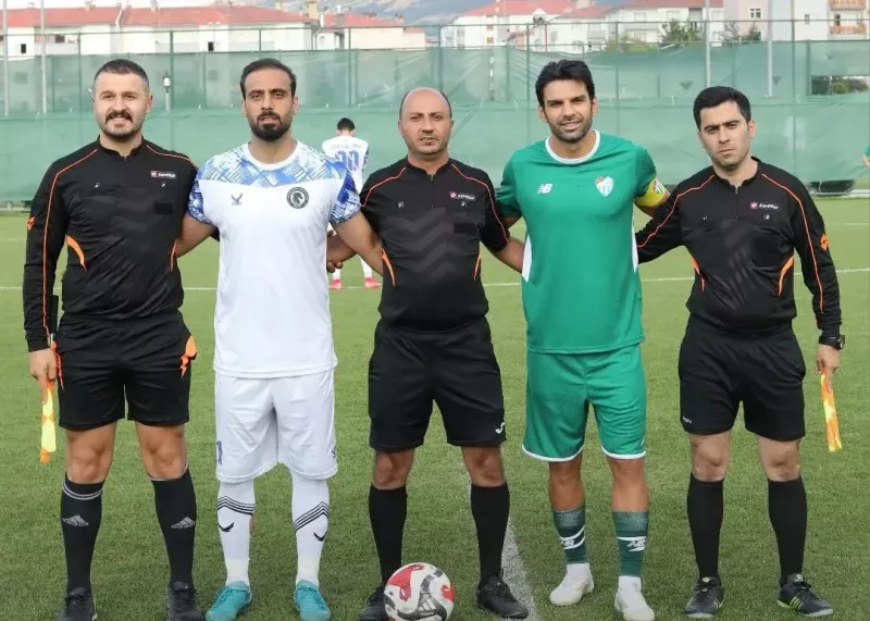 مهندس در تیم جدید هم کاپیتان شد(عکس)