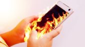 گوشی‌ات داغ می‌شود؟ این ۵ توصیه برای روزهای گرم را امتحان کن