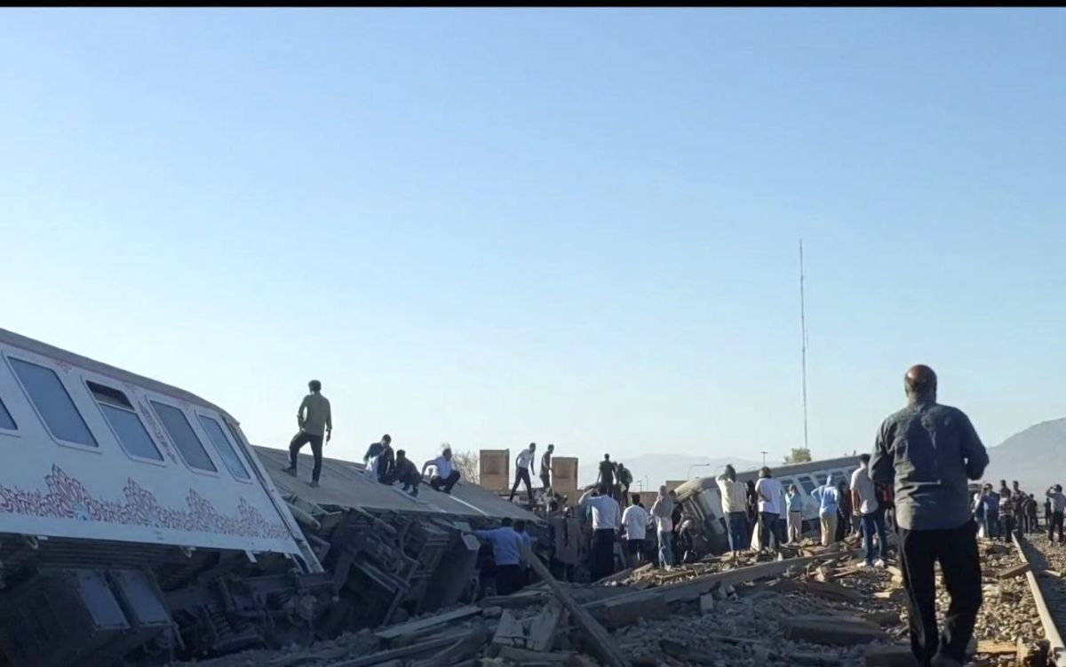 خروج قطار تهران به کرمان از ریل؛ آخرین خبر از وضعیت مسافران