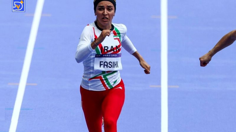 عشق و عاشقی فرزانه فصیحی دونده خوش استایل ایران با همسرش در ورزشگاه