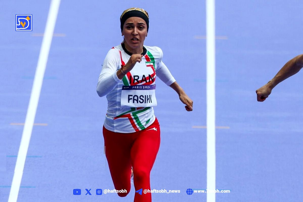 عشق و عاشقی فرزانه فصیحی دونده خوش استایل ایران با همسرش در ورزشگاه