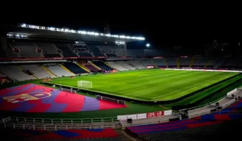 مورد عجیب بارسا: بازی در دو ورزشگاه!