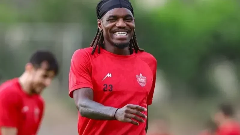 تاخیر در رونمایی خارجی‌های سپاهان و بیفوما