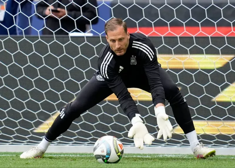 دروازه‌بان تیم ملی آلمان آینده‌اش را مشخص کرد