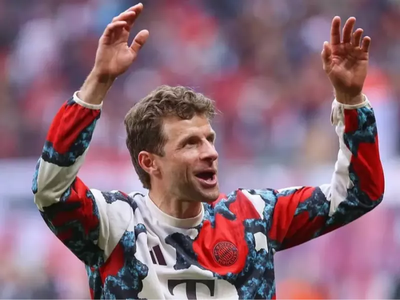 استقبال عجیب بومی از مولر در کانادا! (عکس)