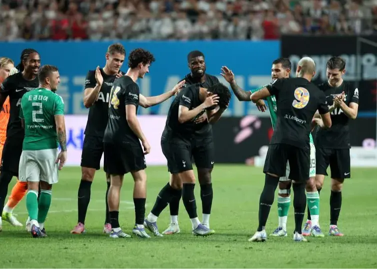 بدرقه باشکوه سون در آخرین بازی برای تاتنهام