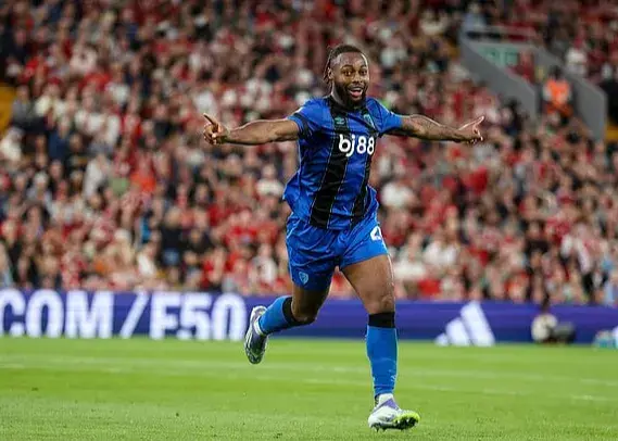 پلیس به اتفاق جنجالی آنفیلد ورود کرد