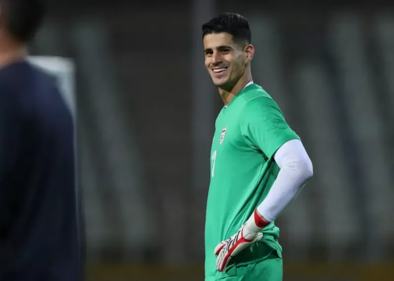 نیازمند پیراهن قرمز را از تن در نیاورد (عکس)