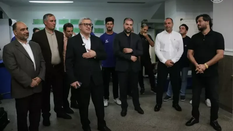 یک میهمان ویژه در رختکن تیم پیکان