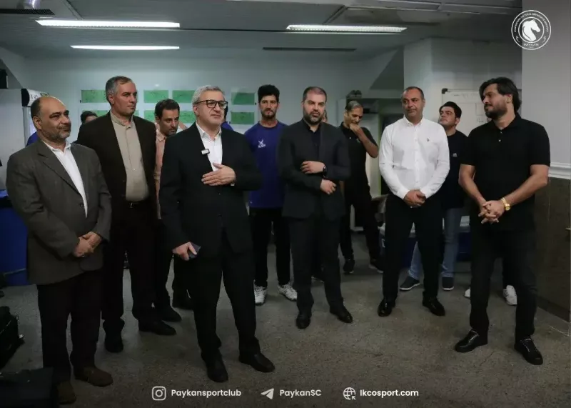 یک میهمان ویژه در رختکن تیم پیکان