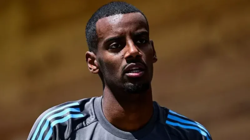 پیشنهاد عجیب یونایتد: رقابت با لیورپول برای ایساک!