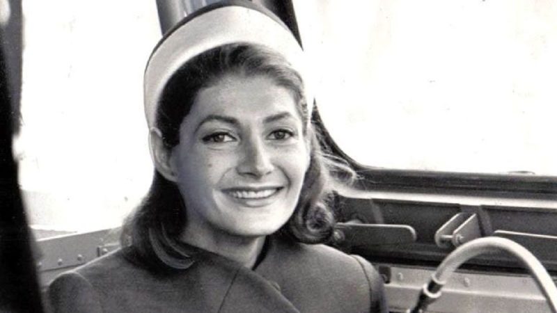 قاب تاریخ، شهناز پهلوی پشت فرمان ماشین پدری در سال ۱۳۲۶