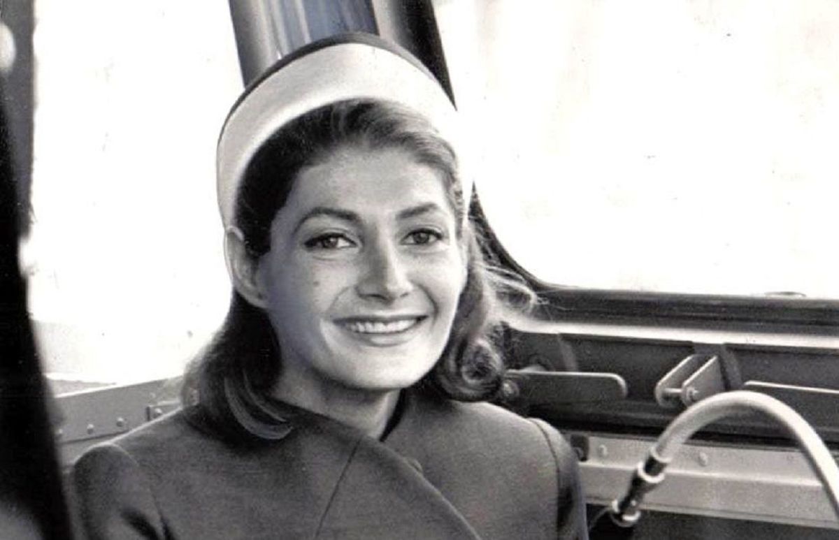 قاب تاریخ، شهناز پهلوی پشت فرمان ماشین پدری در سال ۱۳۲۶