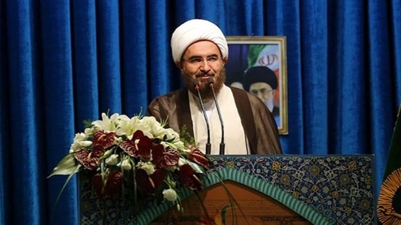 شعارحجاب در نماز جمعه جنجالی شد + واکنش امام جمعه