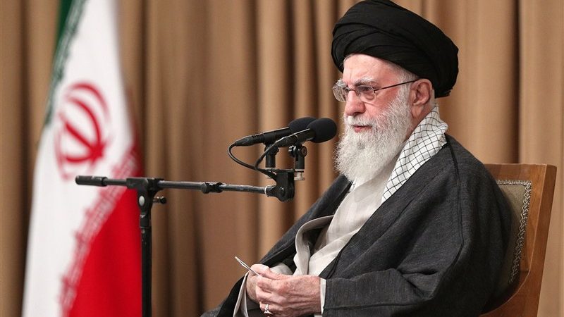رهبر انقلاب: معیشت مردم مهمترین مسئله است/ برای انضباط بازار چاره‌اندیشی شود