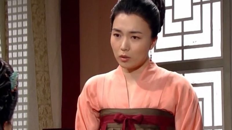 «مودونگ، ندیمه بانو یوها» (سریال جومونگ) در 35 سالگی در کنار همسر و دخترش