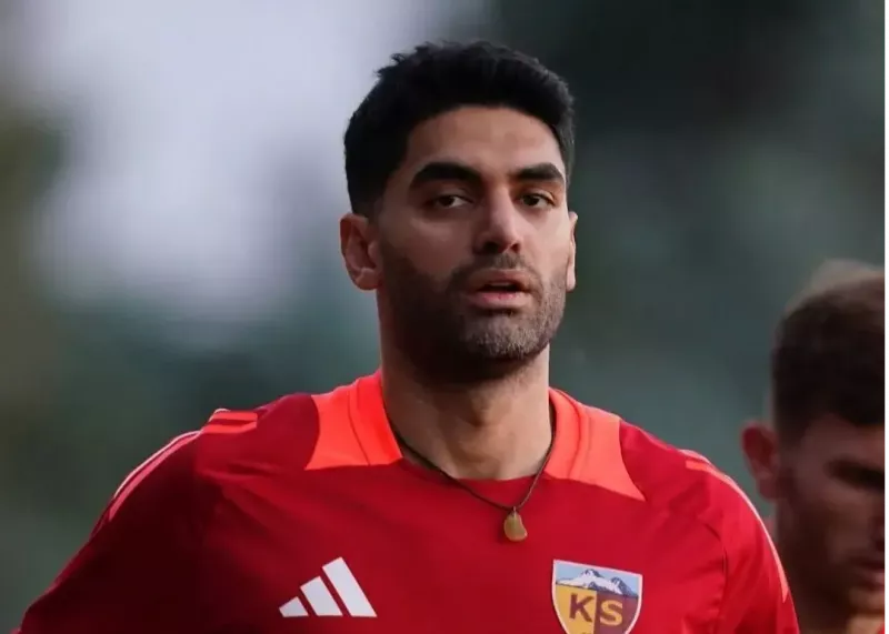 علی کریمی امروز در ترکیب نیست (عکس)