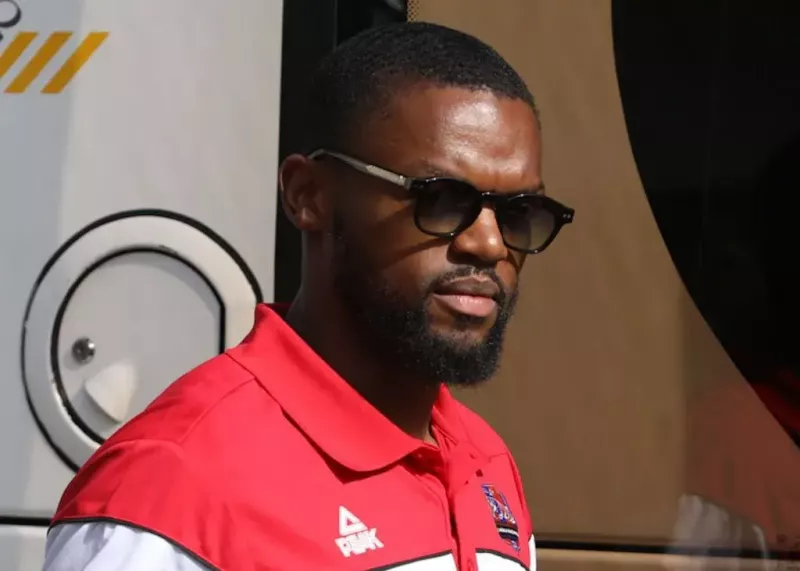 یامگا از استقلال ۸۰۰ هزار دلار می‌گیرد