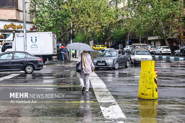 تداوم بارش‌های پراکنده و کاهش نسبی دما در برخی استان‌ها