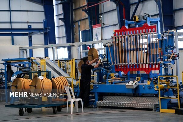 میزان برق تحویلی به صنایع کشور ۱۰ درصد افزایش یافت