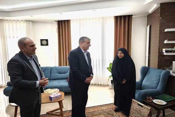 اسلامی با خانواده دانشمند هسته‌ای «شهید فریدون عباسی» دیدار کرد