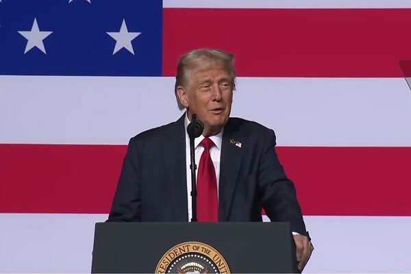 ترامپ: روسیه با فرستادن زیردریایی هسته‌ای ما را تهدید کرده است