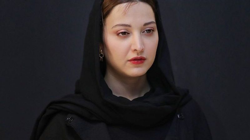 نگاه روز| روشنک گرامی در قاب‌های جدید با عروسک تدی مستربین/دختری بااراده که سرطان را شکست داد