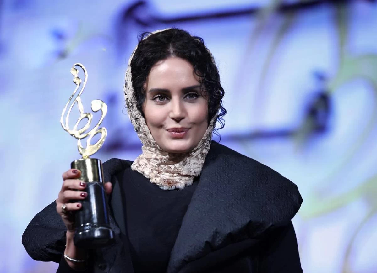 قاب امروز| استایل الناز شاکردوست با کت مشکی کیت میدلتون، سلفی بامزه بهتاش با حمید معصومی‌نژاد