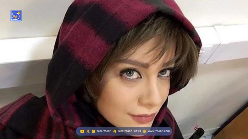 فیلم نماز خواندن شراره رخام در مراسم ختم امید جهان