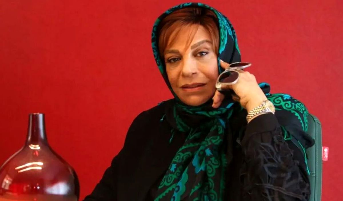 قاب تاریخ| استایل دختران تهرانی دهه ۸۰، گلاب آدینه و یوز آسیایی و تخت جمشید