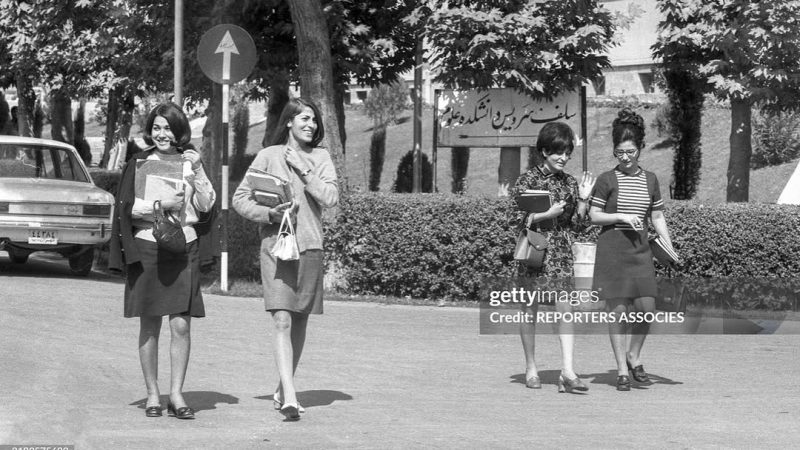 قاب تاریخ| علی دایی و امیررضا خادم در هیروشیما، تصادف پیکان و کامارو، دانشگاه تهران دهه ۴۰ و  باغبان بامزه کاخ گلستان