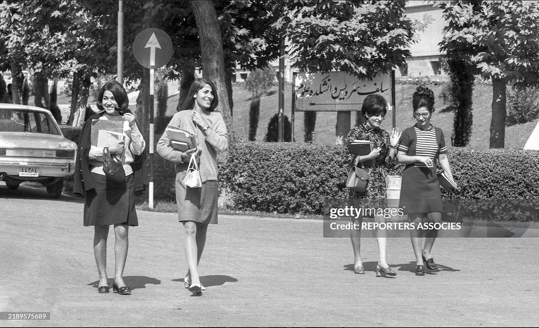 قاب تاریخ| علی دایی و امیررضا خادم در هیروشیما، تصادف پیکان و کامارو، دانشگاه تهران دهه ۴۰ و  باغبان بامزه کاخ گلستان