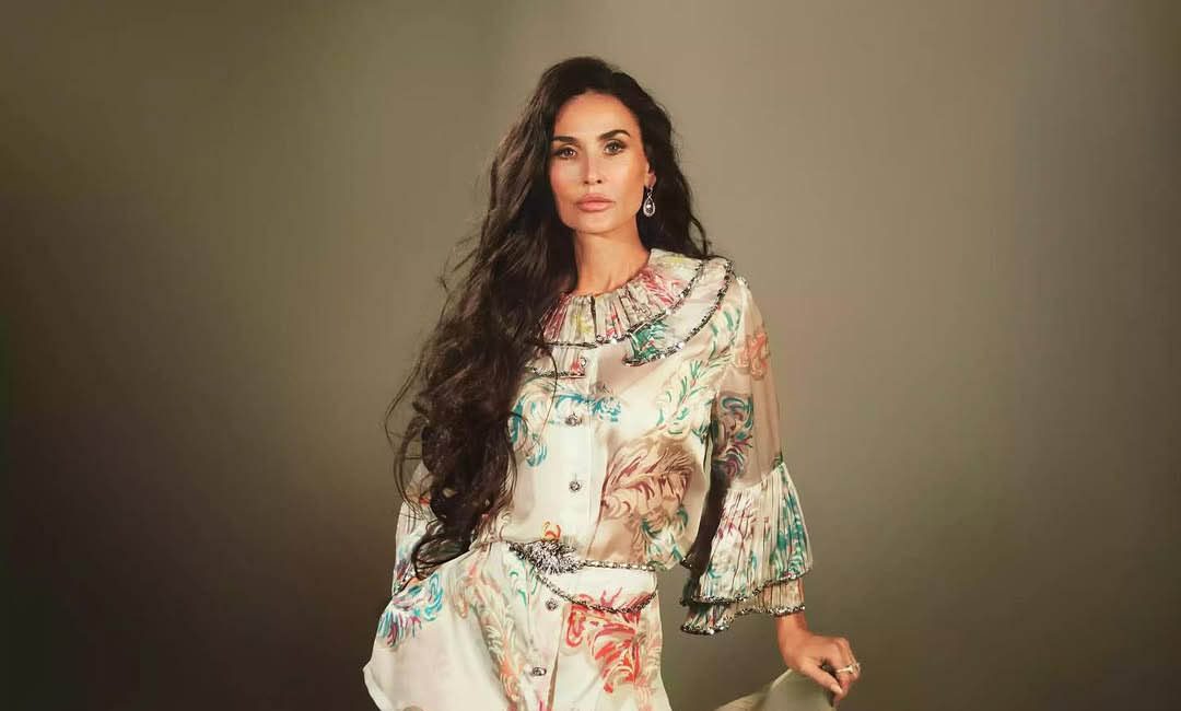 قاب امروز| انتخاب دمی مور ۶۲ساله به عنوان «زیباترین زن دنیا» در سال ۲۰۲۵