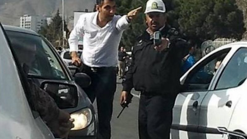 عیادت علی دایی از دست و پای گچ گرفته شده عادل فردوسی پور در بیمارستان بعد تصادف با زانتیا/ خدا خیلی بهش رحم کرد/ دعایش کنید+عکس