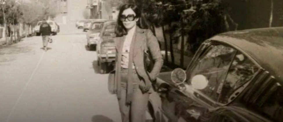 قاب تاریخ| ماشین‌بازترین دختر دهه۵۰، پوری بنایی و بهمن مفید در فیلم «خانم دلش موتور می‌خواد»