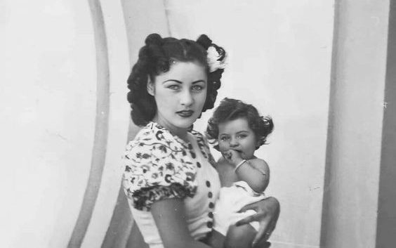 قاب تاریخ| فوزیه شاهزاده مصری و شهناز کوچک، کافه‌ نوستالژیک پارک ملت و سازمان زنان ایران