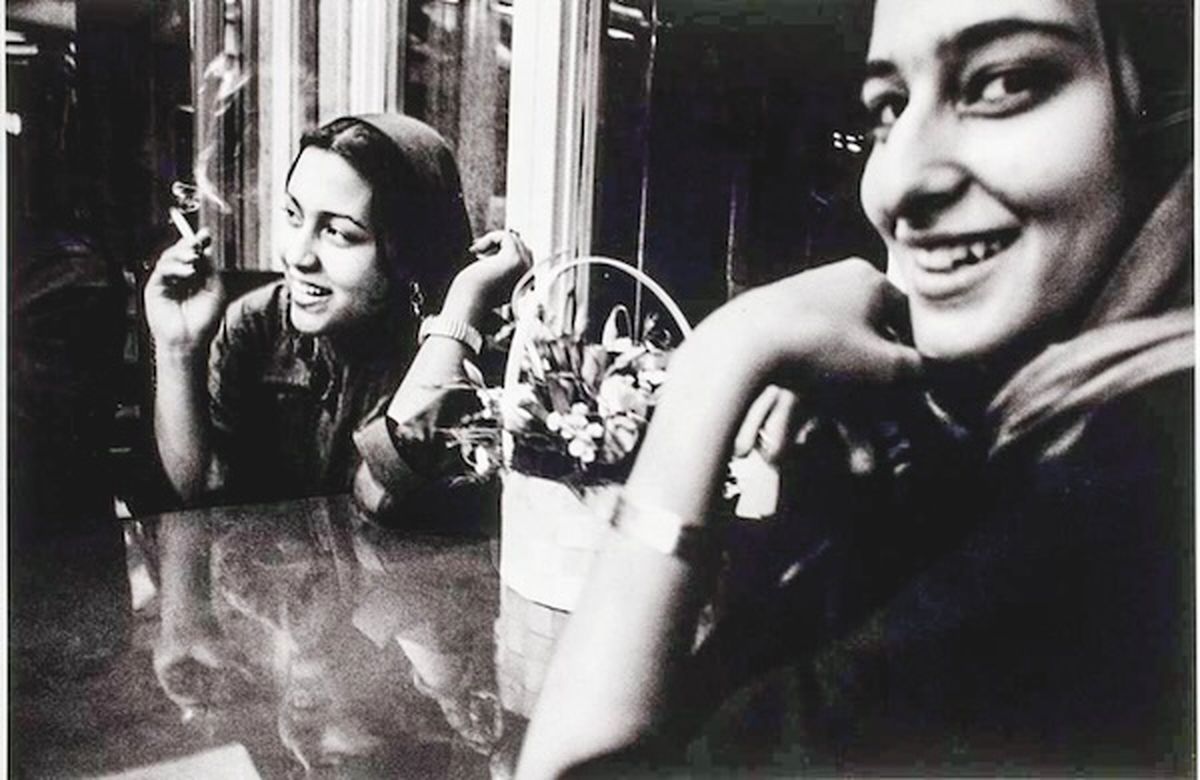 قاب تاریخ| جولان پیکان، جوانی امیرعبدالهیان، جوانان کافه‌نشین دهه ۸۰ و چند عکس دیگر