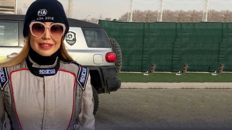 قاب امروز| علی دایی‌ و مهماندار برازنده هواپیمایی امارات‌، نفیسه روشن و خانم اینفلوئنسر، فریبا نادری در میلان‌ و لاله صدیق