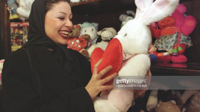 قاب تاریخ| ولنتاین دهه۸۰، دردسرهای دیدار پنهانی شهناز پهلوی و خسرو و استعمال ال.اس.دى