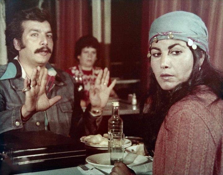 قاب تاریخ| ماشین‌بازترین دختر دهه۵۰، پوری بنایی و بهمن مفید در فیلم «خانم دلش موتور می‌خواد»