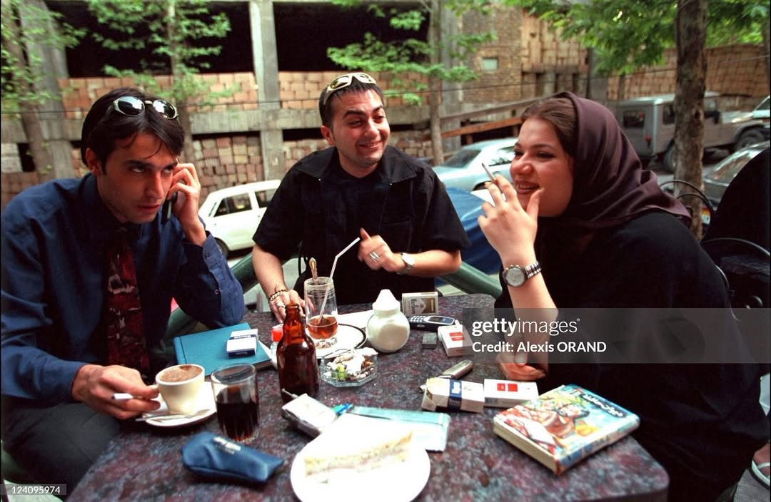 قاب تاریخ| فوزیه شاهزاده مصری و شهناز کوچک، کافه‌ نوستالژیک پارک ملت و سازمان زنان ایران