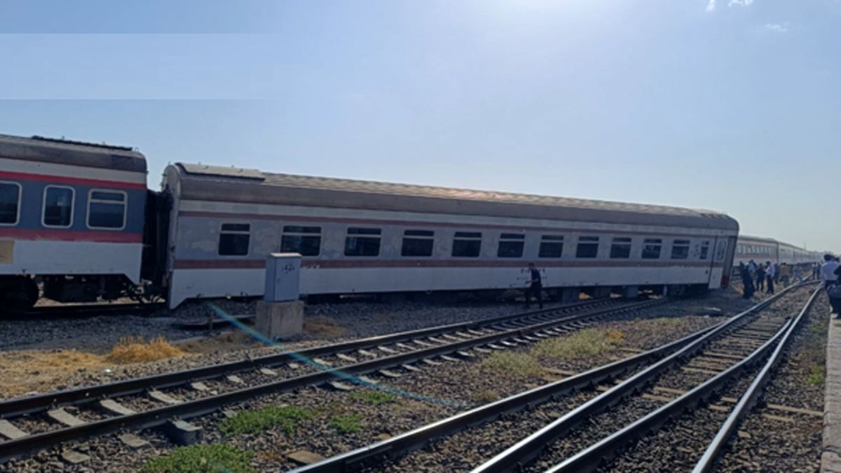 خروج قطار از ریل در ایستگاه راه آهن مشهد + عکس