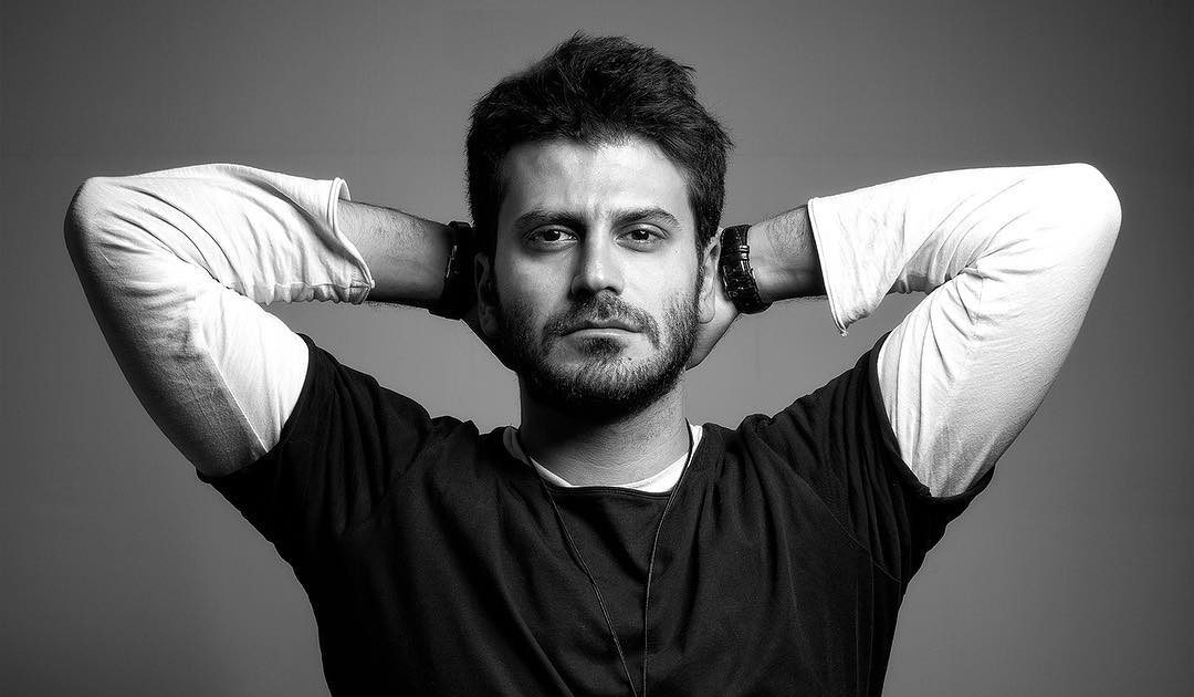 خاطره خنده دار روزبه حصاری از شباهت دردسر ساز خود به علی ضیا / یکی اومده بود با من عکس بگیره بعد گفت خیلی ممنون آقای ضیا