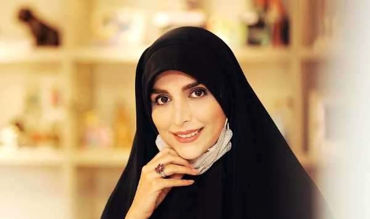 حس و حال معنوی مژده لواسانی در یک مکان روحانی +عکس/ راز و نیاز از ته دلت قبول حق باشه بانو