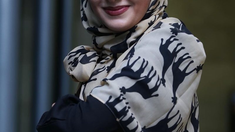 سلفی مادر دختری خاله شادونه در ماشین لاکچری و گران قیمتش