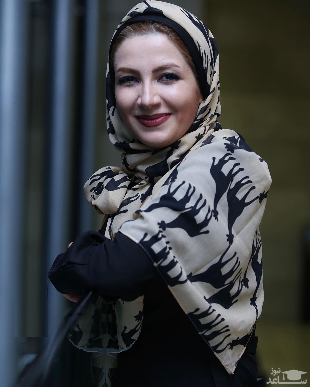 سلفی مادر دختری خاله شادونه در ماشین لاکچری و گران قیمتش