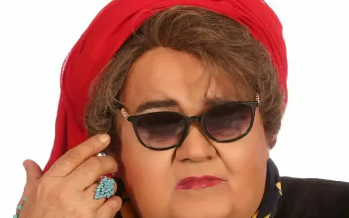 گریم زنانه اکبر عبدی کار دستش داد؛ عاشق شدن نگهبان محل زندگی اکبر عبدی به او با تصور اینکه این چهره عمه عبدی است! +ویدیو