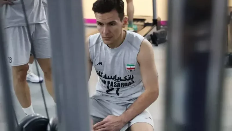 مجبورم امیرحسین اسفندیار را تحمل کنم!